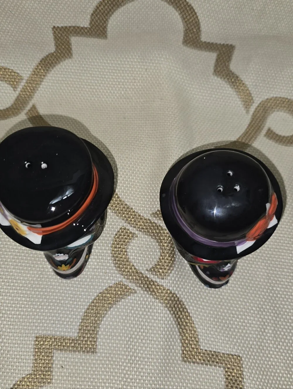 Halloween Skull Salt and Pepper Shakers Day Of Dead Black Skull With Hats New